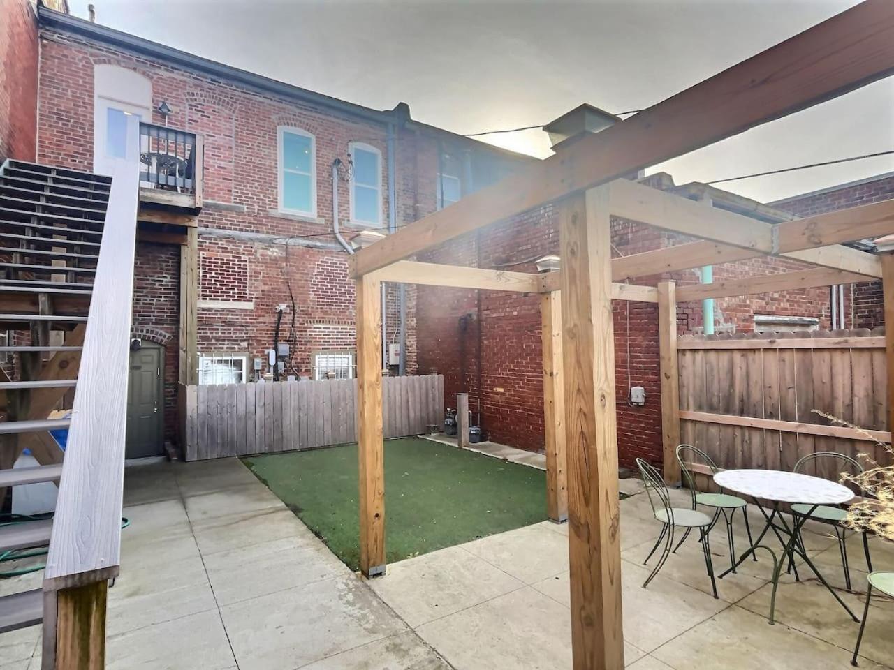 R And R Guest House Moberly Exterior photo